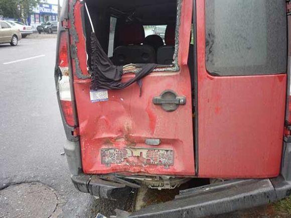 В Браїлові в припаркований «Фіат» врізався мотоцикліст. Кажуть, був п’яний, фото №1 на сайті 20minut.ua