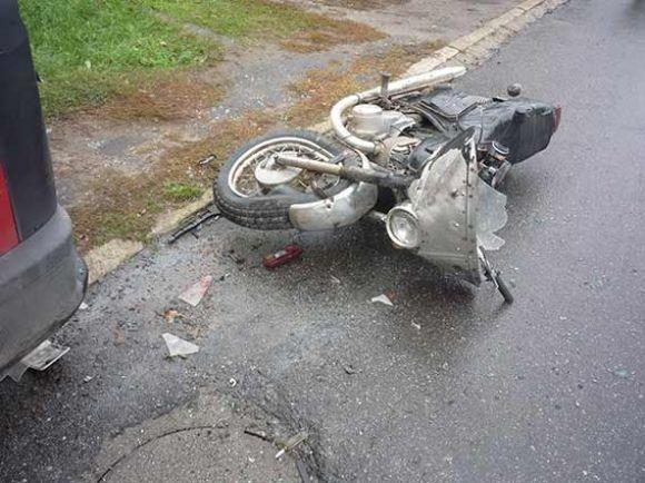 В Браїлові в припаркований «Фіат» врізався мотоцикліст. Кажуть, був п’яний, фото №2 на сайті 20minut.ua