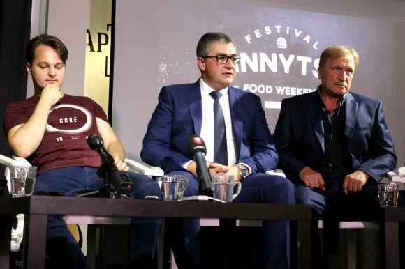 «Цікаві будуть навіть хот-доги» — хто і чим пригощатиме на Vinnytsіa Food Weekend на сайті 20minut.ua «Цікаві будуть навіть хот-доги» — хто і чим пригощатиме на Vinnytsіa Food Weekend, фото №1 на сайті 20minut.ua