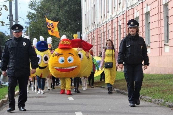 Понад тисяча усміхнених облич. У Вінниці пройшов Smile-парад на сайті 20minut.ua Понад тисяча усміхнених облич. У Вінниці пройшов Smile-парад, фото №2 на сайті 20minut.ua