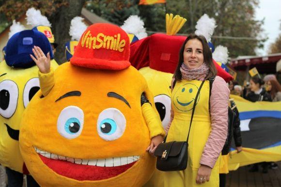 Понад тисяча усміхнених облич. У Вінниці пройшов Smile-парад на сайті 20minut.ua Понад тисяча усміхнених облич. У Вінниці пройшов Smile-парад, фото №5 на сайті 20minut.ua