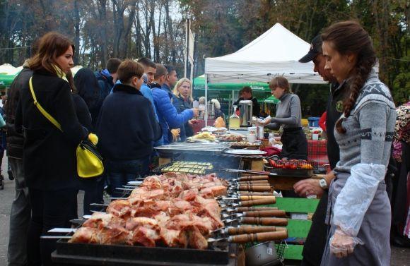 Як проходить «Vinnytsia Food Weekend»: «кілометрові» черги за делікатесами на сайті 20minut.ua Як проходить «Vinnytsia Food Weekend»: «кілометрові» черги за делікатесами, фото №7 на сайті 20minut.ua