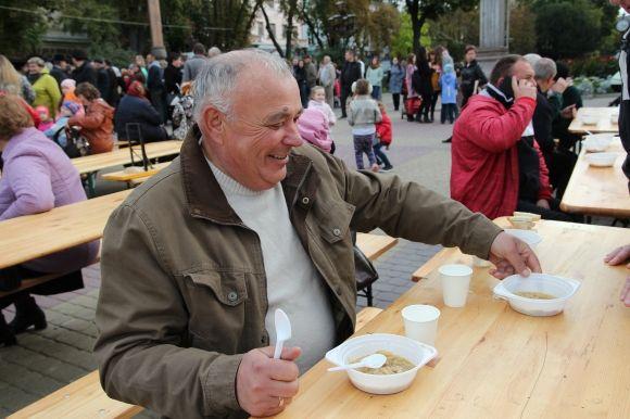 Тернопільський ресторатор приготував бичачі яйця і встановив рекорд (оновлено), фото №2 на сайті 20minut.ua