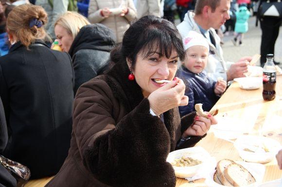 Тернопільський ресторатор приготував бичачі яйця і встановив рекорд (оновлено), фото №1 на сайті 20minut.ua