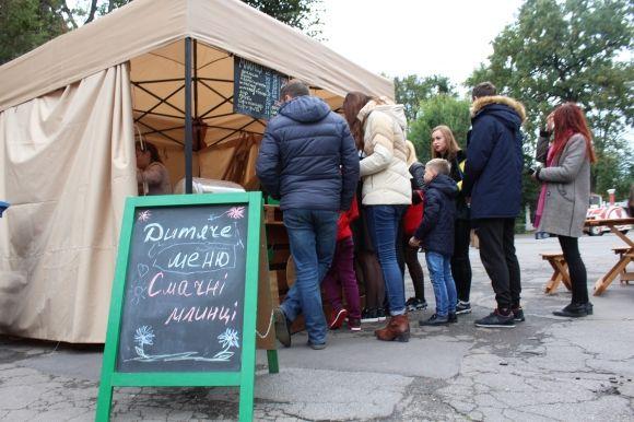 Як проходить «Vinnytsia Food Weekend»: «кілометрові» черги за делікатесами на сайті 20minut.ua Як проходить «Vinnytsia Food Weekend»: «кілометрові» черги за делікатесами, фото №28 на сайті 20minut.ua
