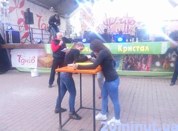 Смачні змагання, турнір з армреслінгу і пивні забави: у Кам`янці завершився “Октоберфест”, фото №3 на сайті 20minut.ua