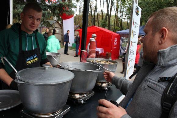 Як проходить «Vinnytsia Food Weekend»: «кілометрові» черги за делікатесами на сайті 20minut.ua Як проходить «Vinnytsia Food Weekend»: «кілометрові» черги за делікатесами, фото №30 на сайті 20minut.ua