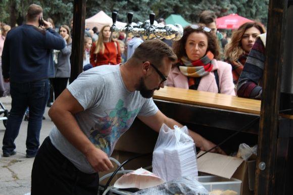 Як проходить «Vinnytsia Food Weekend»: «кілометрові» черги за делікатесами на сайті 20minut.ua Як проходить «Vinnytsia Food Weekend»: «кілометрові» черги за делікатесами, фото №20 на сайті 20minut.ua