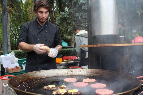 Як проходить «Vinnytsia Food Weekend»: «кілометрові» черги за делікатесами на сайті 20minut.ua Як проходить «Vinnytsia Food Weekend»: «кілометрові» черги за делікатесами, фото №18 на сайті 20minut.ua
