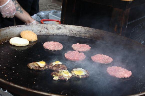Як проходить «Vinnytsia Food Weekend»: «кілометрові» черги за делікатесами на сайті 20minut.ua Як проходить «Vinnytsia Food Weekend»: «кілометрові» черги за делікатесами, фото №19 на сайті 20minut.ua