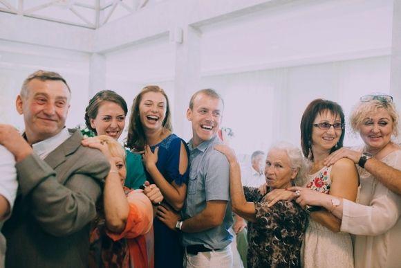 На весіллі у тернополян був парад офіціантів та ретро-автомобіль Maybach на сайті 20minut.ua На весіллі у тернополян був парад офіціантів та ретро-автомобіль Maybach, фото №6 на сайті 20minut.ua