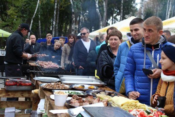 Як проходить «Vinnytsia Food Weekend»: «кілометрові» черги за делікатесами на сайті 20minut.ua Як проходить «Vinnytsia Food Weekend»: «кілометрові» черги за делікатесами, фото №8 на сайті 20minut.ua