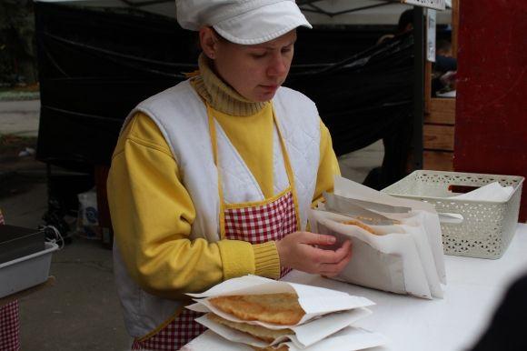 Як проходить «Vinnytsia Food Weekend»: «кілометрові» черги за делікатесами на сайті 20minut.ua Як проходить «Vinnytsia Food Weekend»: «кілометрові» черги за делікатесами, фото №27 на сайті 20minut.ua