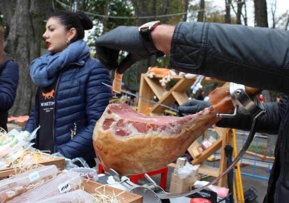 Як проходить «Vinnytsia Food Weekend»: «кілометрові» черги за делікатесами на сайті 20minut.ua Як проходить «Vinnytsia Food Weekend»: «кілометрові» черги за делікатесами, фото №10 на сайті 20minut.ua