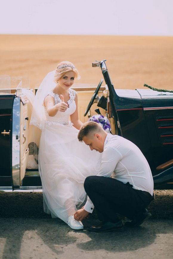 На весіллі у тернополян був парад офіціантів та ретро-автомобіль Maybach на сайті 20minut.ua На весіллі у тернополян був парад офіціантів та ретро-автомобіль Maybach, фото №3 на сайті 20minut.ua