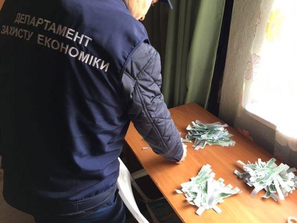 У Шепетівському районі виявили підпільний цех з алкоголем на сайті vsim.ua У Шепетівському районі виявили підпільний цех з алкоголем, фото №2 на сайті vsim.ua