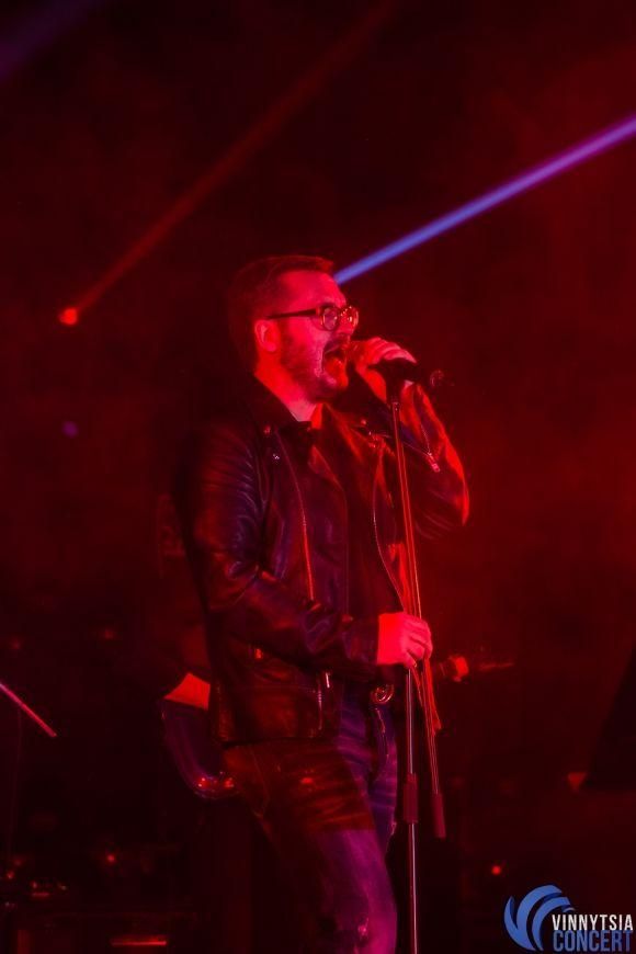 Від косухи до смокінга! Чим на концерті вражав Вінницю Олександр Пономарьов? на сайті 20minut.ua Від косухи до смокінга! Чим на концерті вражав Вінницю Олександр Пономарьов?, фото №1 на сайті 20minut.ua