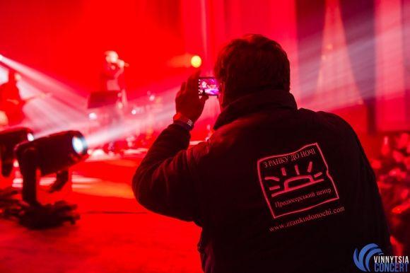 Від косухи до смокінга! Чим на концерті вражав Вінницю Олександр Пономарьов? на сайті 20minut.ua Від косухи до смокінга! Чим на концерті вражав Вінницю Олександр Пономарьов?, фото №12 на сайті 20minut.ua