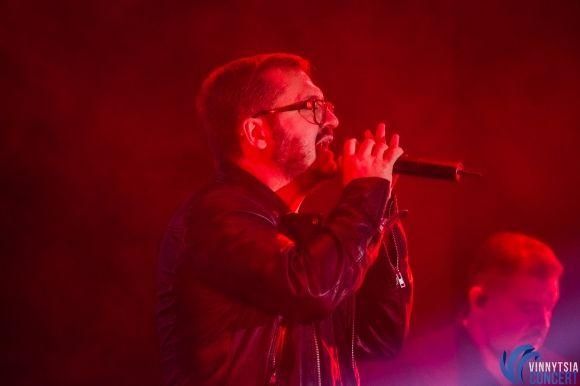 Від косухи до смокінга! Чим на концерті вражав Вінницю Олександр Пономарьов? на сайті 20minut.ua Від косухи до смокінга! Чим на концерті вражав Вінницю Олександр Пономарьов?, фото №13 на сайті 20minut.ua