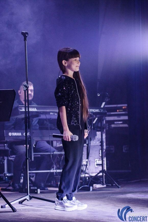 Від косухи до смокінга! Чим на концерті вражав Вінницю Олександр Пономарьов? на сайті 20minut.ua Від косухи до смокінга! Чим на концерті вражав Вінницю Олександр Пономарьов?, фото №9 на сайті 20minut.ua