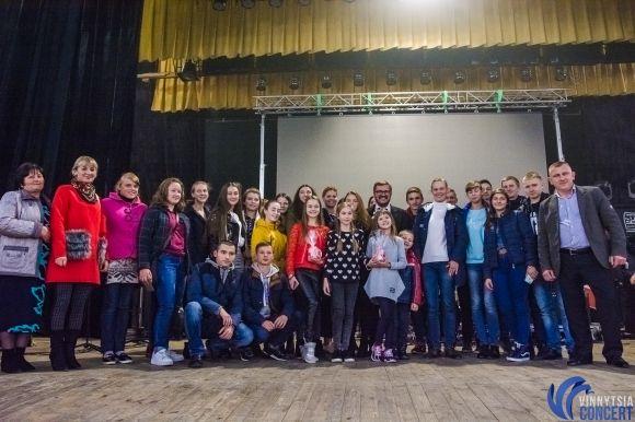 Від косухи до смокінга! Чим на концерті вражав Вінницю Олександр Пономарьов? на сайті 20minut.ua Від косухи до смокінга! Чим на концерті вражав Вінницю Олександр Пономарьов?, фото №18 на сайті 20minut.ua