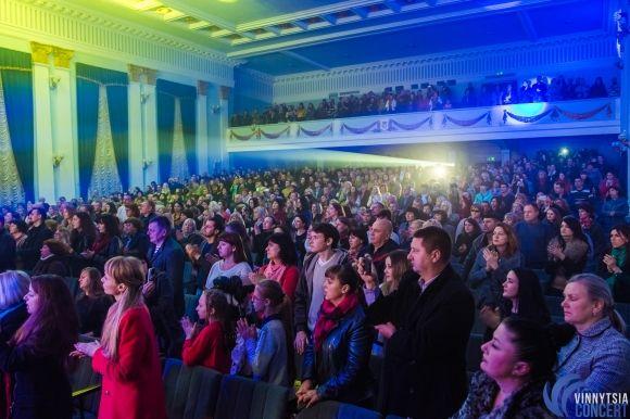 Від косухи до смокінга! Чим на концерті вражав Вінницю Олександр Пономарьов? на сайті 20minut.ua Від косухи до смокінга! Чим на концерті вражав Вінницю Олександр Пономарьов?, фото №16 на сайті 20minut.ua