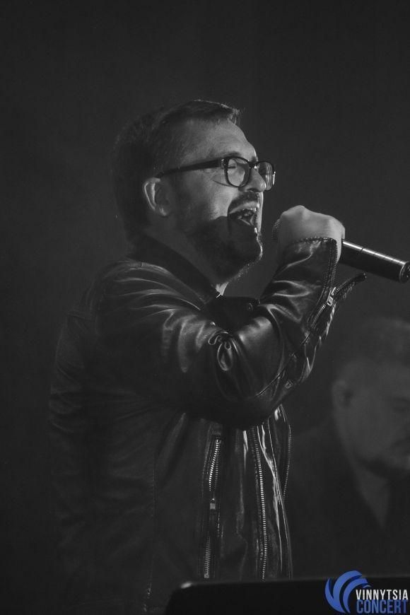 Від косухи до смокінга! Чим на концерті вражав Вінницю Олександр Пономарьов? на сайті 20minut.ua Від косухи до смокінга! Чим на концерті вражав Вінницю Олександр Пономарьов?, фото №8 на сайті 20minut.ua