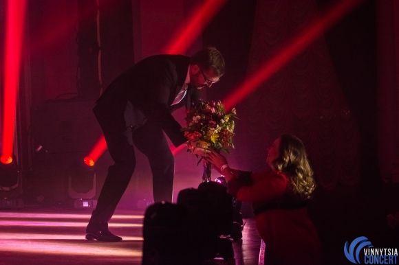 Від косухи до смокінга! Чим на концерті вражав Вінницю Олександр Пономарьов? на сайті 20minut.ua Від косухи до смокінга! Чим на концерті вражав Вінницю Олександр Пономарьов?, фото №15 на сайті 20minut.ua