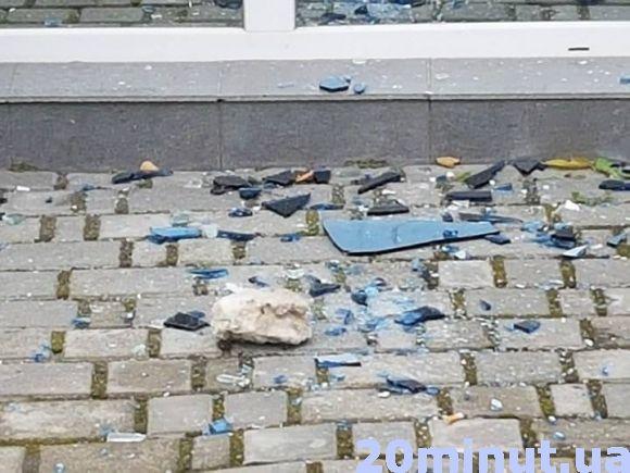 Фото дня: Тернополі продовжують бити вікна банків, фото №2 на сайті 20minut.ua