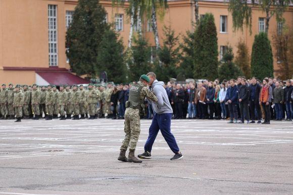 У Хмельницькому курсанти змагалися з школярами, фото №3 на сайті vsim.ua