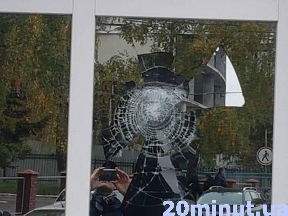 Фото дня: Тернополі продовжують бити вікна банків, фото №1 на сайті 20minut.ua