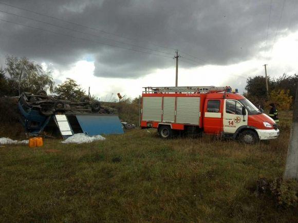 У Красилівському районі водій вантажівки злетів у кювет, фото №1 на сайті vsim.ua