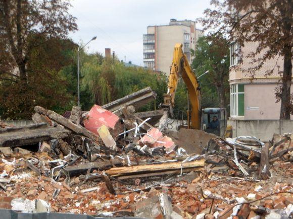 Меблеву фабрику знесли. Що з`явиться на місці столітньої будівлі на сайті vsim.ua Меблеву фабрику знесли. Що з`явиться на місці столітньої будівлі, фото №1 на сайті vsim.ua