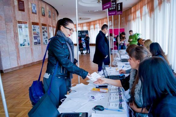Новини Вінниці - фото з На Вінницькому бізнес-форумі обговорювали, як примусити інтернет працювати на власну справу На Вінницькому бізнес-форумі обговорювали, як примусити інтернет працювати на власну справу, фото №1 на сайті 20minut.ua