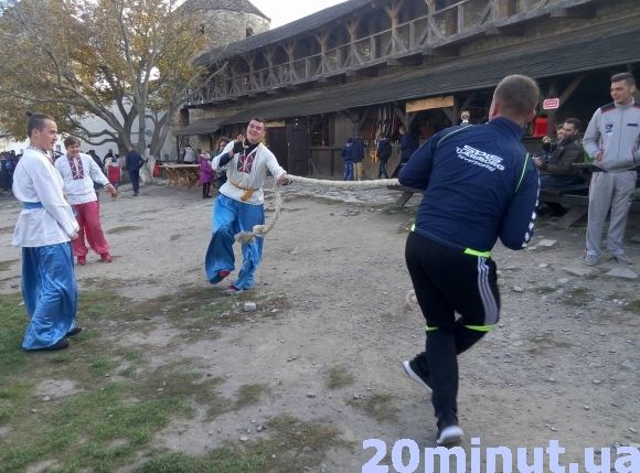 У Кам`янці до Дня захисника України студенти змагалися у козацьких забавах, фото №6 на сайті 20minut.ua