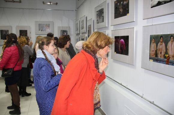 18 країн і 55 світлин: у Хмельницькому відкрили виставку “Фотовернісаж на Покрову” на сайті vsim.ua 18 країн і 55 світлин: у Хмельницькому відкрили виставку “Фотовернісаж на Покрову”, фото №1 на сайті vsim.ua