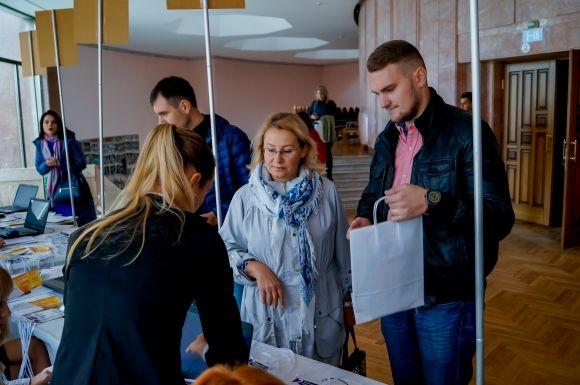 Новини Вінниці - фото з На Вінницькому бізнес-форумі обговорювали, як примусити інтернет працювати на власну справу На Вінницькому бізнес-форумі обговорювали, як примусити інтернет працювати на власну справу, фото №21 на сайті 20minut.ua