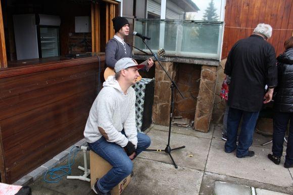 Як на фесті-пікніку «Громадська кухня» ногами чавили 50 кілограм винограду на сайті 20minut.ua Як на фесті-пікніку «Громадська кухня» ногами чавили 50 кілограм винограду, фото №12 на сайті 20minut.ua