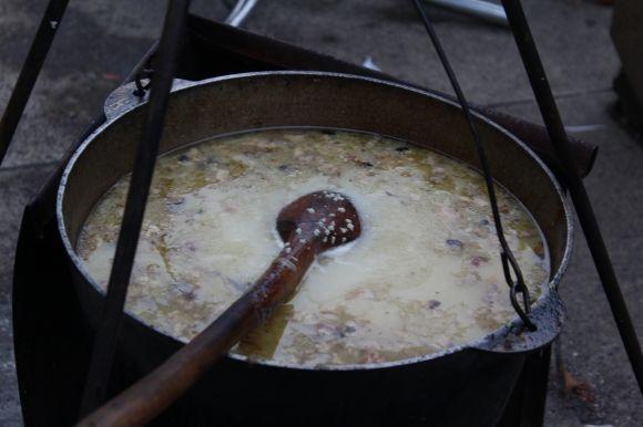 Як на фесті-пікніку «Громадська кухня» ногами чавили 50 кілограм винограду на сайті 20minut.ua Як на фесті-пікніку «Громадська кухня» ногами чавили 50 кілограм винограду, фото №2 на сайті 20minut.ua