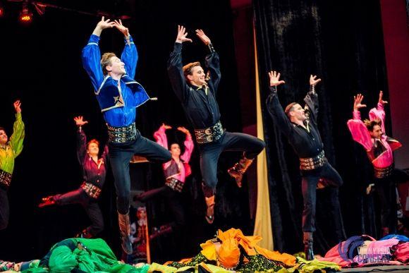 Секрети солісток Ансамблю Вірського: «Щоб стрічка трималась, мочки вух треба змастити медичним клеєм» на сайті 20minut.ua Секрети солісток Ансамблю Вірського: «Щоб стрічка трималась, мочки вух треба змастити медичним клеєм», фото №4 на сайті 20minut.ua