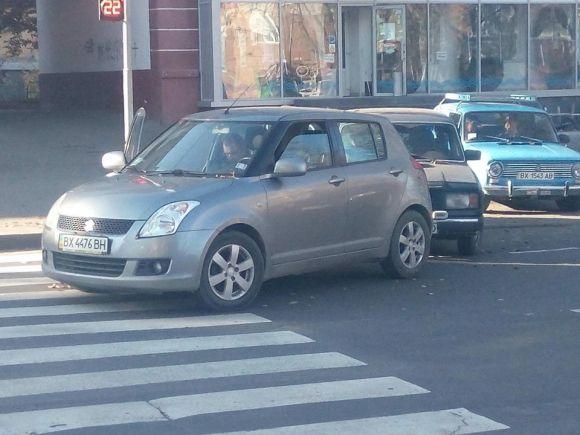 На Кам'янецькій - затор. ВАЗ врізався в Suzuki на сайті vsim.ua На Кам'янецькій - затор. ВАЗ врізався в Suzuki, фото №2 на сайті vsim.ua