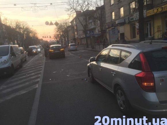 Неподалік школи №6 водій KІА в'їхав у Audi на сайті 20minut.ua Неподалік школи №6 водій KІА в'їхав у Audi, фото №2 на сайті 20minut.ua