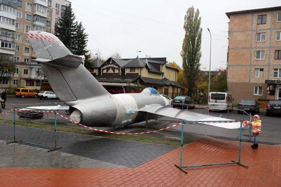 ФОТО ДНЯ: Відреставрований літак «Міг-15» повернули на Космонавтів на сайті 20minut.ua ФОТО ДНЯ: Відреставрований літак «Міг-15» повернули на Космонавтів, фото №6 на сайті 20minut.ua