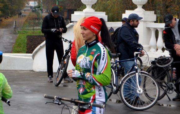 Останній заїзд: як закривали велосезон у Хмельницькому на сайті vsim.ua Останній заїзд: як закривали велосезон у Хмельницькому, фото №8 на сайті vsim.ua