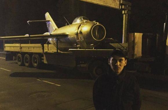 Уночі на площу Могилка повернули літак «Міг-15» після ремонту на сайті 20minut.ua Уночі на площу Могилка повернули літак «Міг-15» після ремонту, фото №1 на сайті 20minut.ua