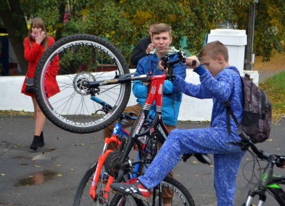 Останній заїзд: як закривали велосезон у Хмельницькому на сайті vsim.ua Останній заїзд: як закривали велосезон у Хмельницькому, фото №1 на сайті vsim.ua