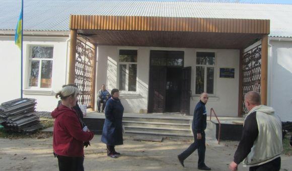 Новини Вінниці - фото з Зруйновану снарядами школу у Медвідці відремонтували? Неправда! Зруйновану снарядами школу у Медвідці відремонтували? Неправда!, фото №4 на сайті 20minut.ua