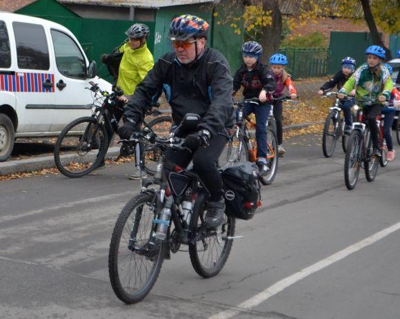 Останній заїзд: як закривали велосезон у Хмельницькому на сайті vsim.ua Останній заїзд: як закривали велосезон у Хмельницькому, фото №13 на сайті vsim.ua