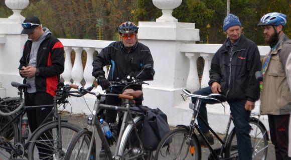 Останній заїзд: як закривали велосезон у Хмельницькому на сайті vsim.ua Останній заїзд: як закривали велосезон у Хмельницькому, фото №6 на сайті vsim.ua