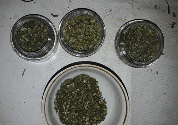 У хмельничанина виявили банки і пакети з наркотиками, фото №1 на сайті vsim.ua